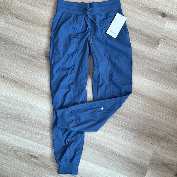 Lululemon Dance Studio Mid-Rise Jogger
Pitich blue - Picture 5 of 8